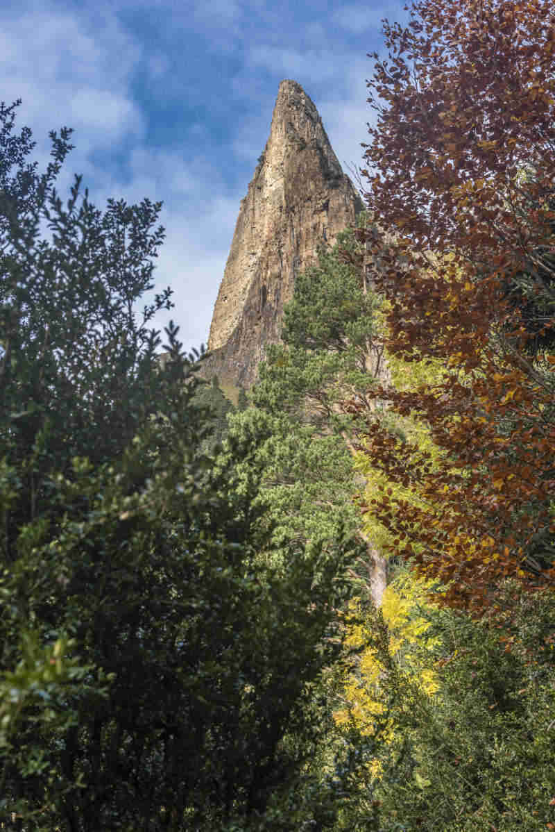 Huesca - parque nacional de Ordesa y Monte Perdido - valle de Ordesa 98 - subida a faja Racon - Tozal del Mallo.jpg